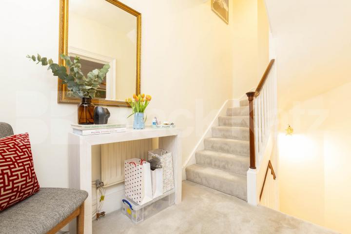 Super 3 bedroom apartment with period features by regents park - Families Only. Albany Street, Regents Park - Great Portland Street